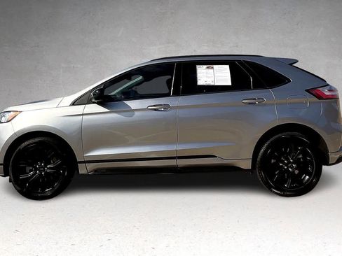 Used 2022 Ford Edge SE w/ Black Appearance Package image 3