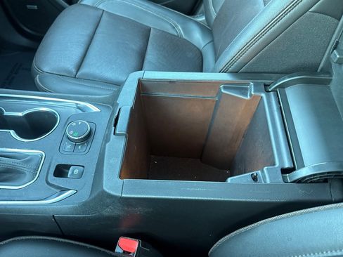 Used 2022 Chevrolet Traverse High Country image 32