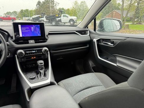 Used 2023 Toyota RAV4 XLE AWD/4WD image 31