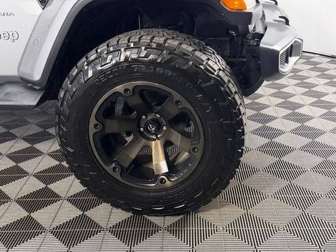 Used 2018 Jeep Wrangler Unlimited Sahara image 10