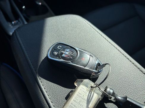 Used 2025 Buick Envista Sport Touring image 22