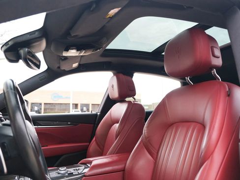 Used 2017 Maserati Levante S image 23