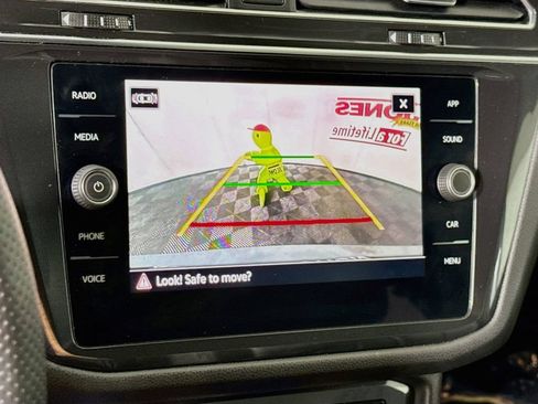 Used 2022 Volkswagen Tiguan SE R-Line FWD image 5