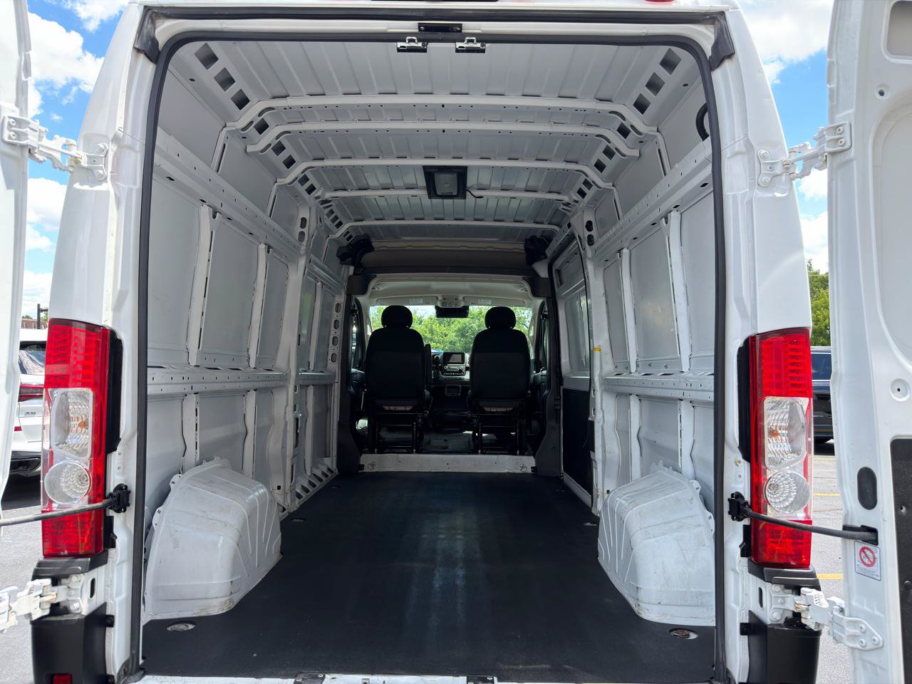 Used 2024 RAM ProMaster 2500 w/ Convenience Group FWD image 33