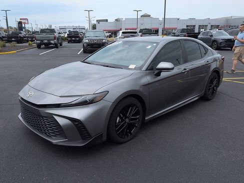 Certified 2025 Toyota Camry SE w/ Convenience Package FWD image 3
