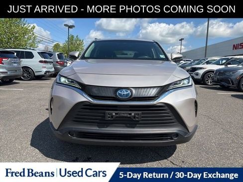 Used 2023 Toyota Venza LE AWD/4WD image 2