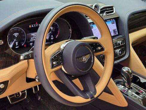 Certified 2023 Bentley Bentayga AWD/4WD image 34