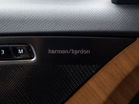 Used 2023 Volvo XC90 T8 Plus image 16