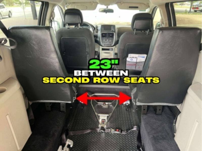 Used 2018 Dodge Grand Caravan SE FWD image 32