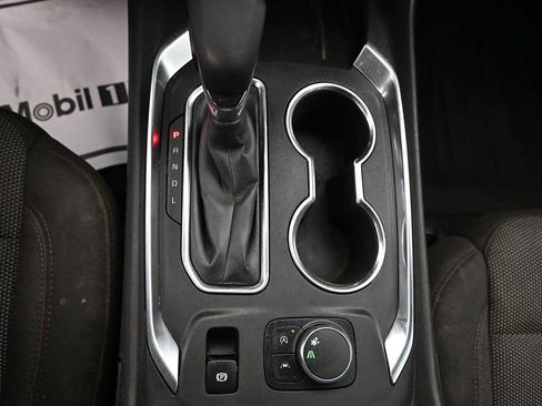 Used 2023 Chevrolet Traverse LT FWD image 16