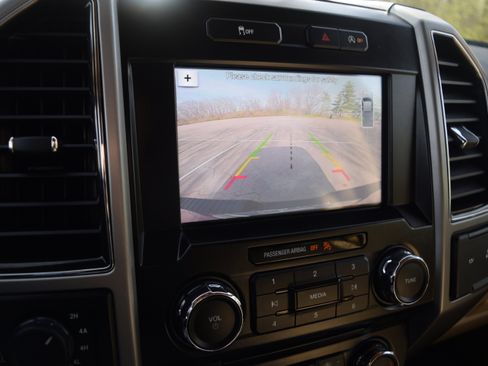 Used 2017 Ford F150 Lariat image 9