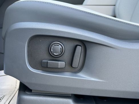 Used 2026 Land Rover Defender 110 X-Dynamic SE image 21