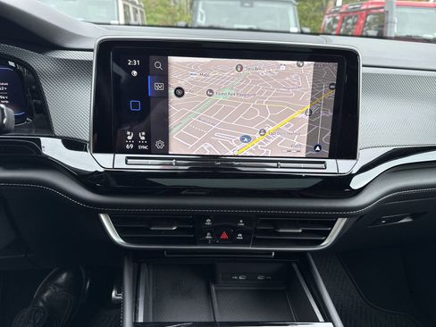 Used 2024 Volkswagen Atlas Cross Sport SEL R-Line image 20