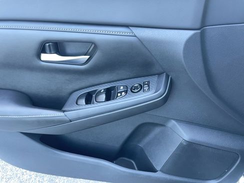 Used 2022 Nissan Sentra SV image 9