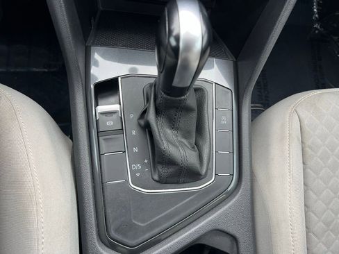 Used 2018 Volkswagen Tiguan S image 33