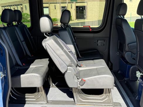 Used 2022 Mercedes-Benz Sprinter 2500 image 16