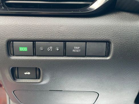 Used 2025 Nissan Sentra SV FWD image 25