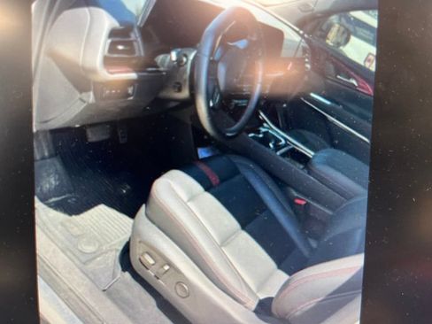 Used 2025 Chevrolet Traverse RS w/ LPO, Floor Liner Package FWD image 10