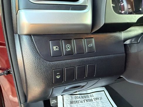 Used 2017 Toyota Highlander XLE image 11