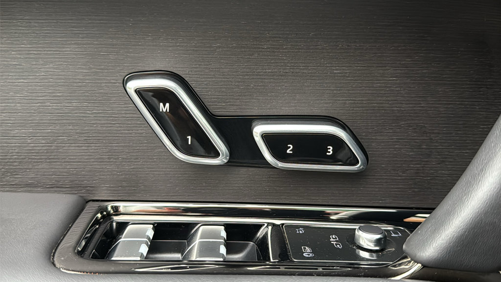 Used 2023 Land Rover Range Rover Sport SE AWD/4WD image 19