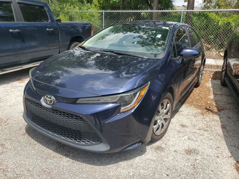 Used 2021 Toyota Corolla LE FWD image 3