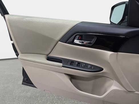Used 2017 Honda Accord LX image 27