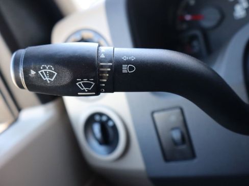 Used 2009 Ford E-350 and Econoline 350 Super Duty Wagon image 33