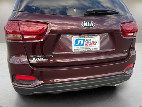 Used 2020 Kia Sorento AWD V6 image 12