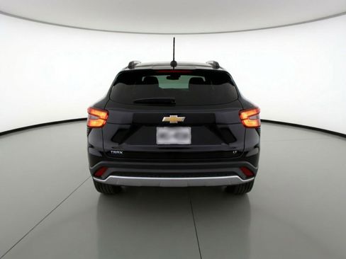 Used 2025 Chevrolet Trax LT FWD image 7