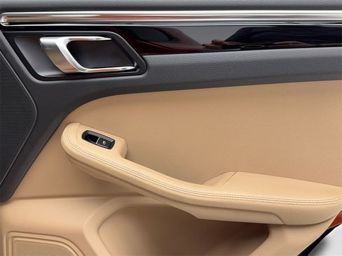 Used 2023 Porsche Macan image 50