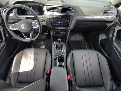 Certified 2023 Volkswagen Tiguan SE image 9