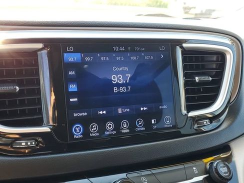 Used 2017 Chrysler Pacifica Touring Plus w/ Tire & Wheel Group FWD image 23