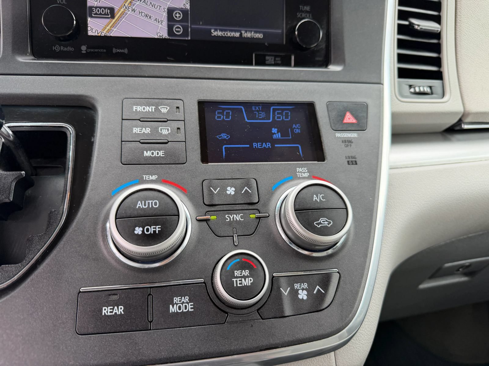 Used 2015 Toyota Sienna LE FWD image 13