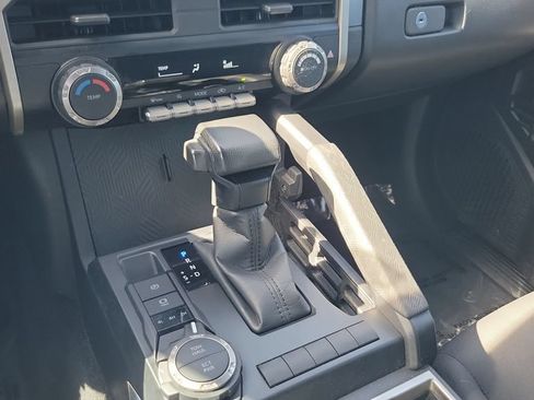 Certified 2024 Toyota Tacoma SR5 AWD/4WD image 15