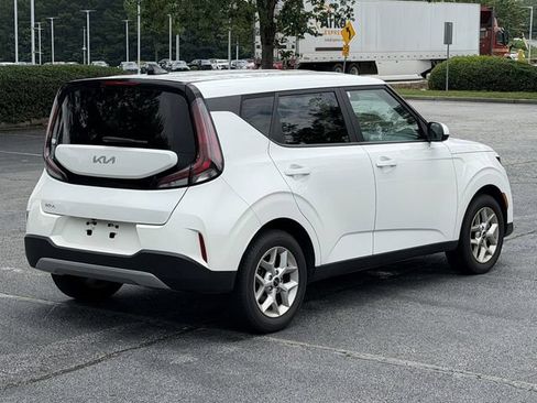 Certified 2024 Kia Soul LX w/ Option Group 015 FWD image 4