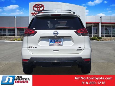 Used 2018 Nissan Rogue SV w/ Premium Package FWD image 7