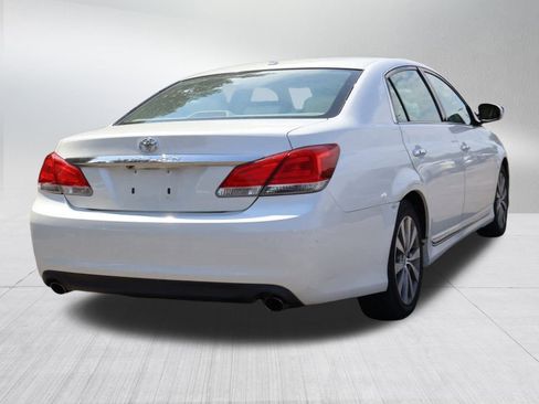 Used 2011 Toyota Avalon Limited image 7