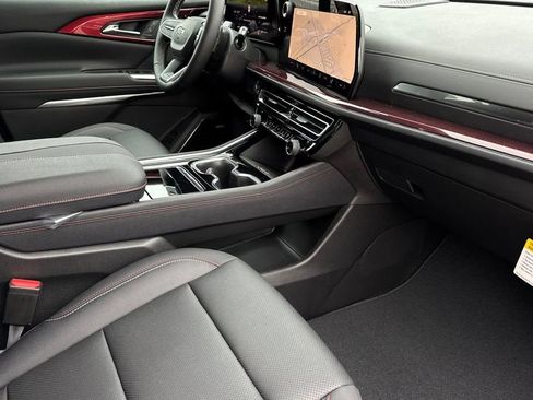 New 2026 Chevrolet Traverse Z71 w/ Enhanced Driving Package AWD/4WD image 17