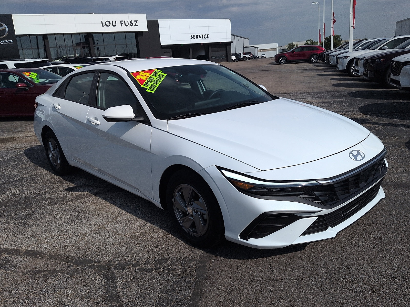 Used 2025 Hyundai Elantra SE FWD image 1