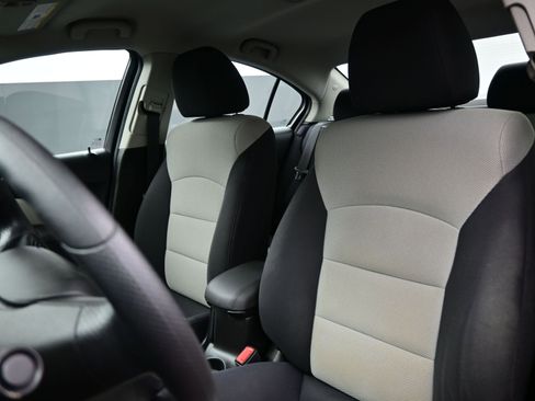 Used 2014 Chevrolet Cruze LS image 12