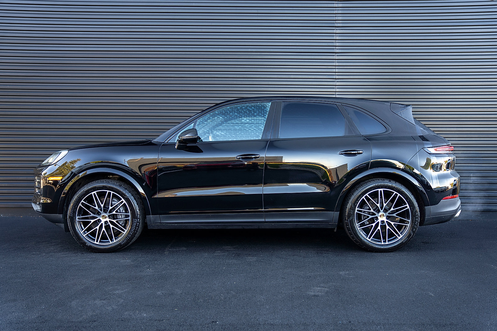 Used 2024 Porsche Cayenne AWD/4WD image 2