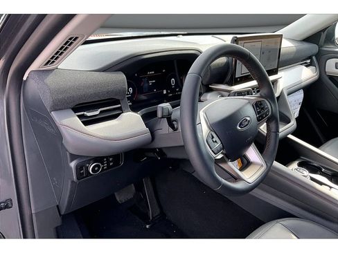 New 2026 Ford Explorer Active w/ Active Comfort Package AWD/4WD image 9