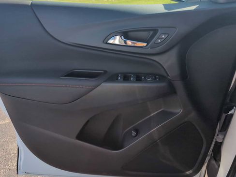 Used 2022 Chevrolet Equinox RS w/ LPO, Floor Liner Package FWD image 21