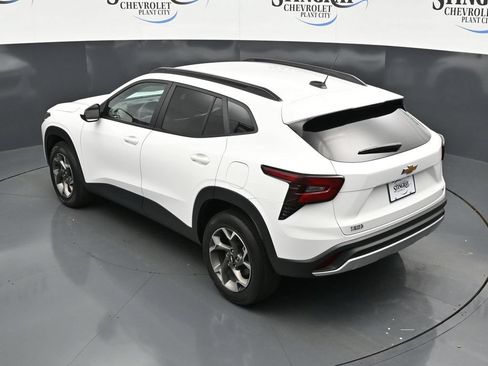 Certified 2024 Chevrolet Trax LT FWD image 22