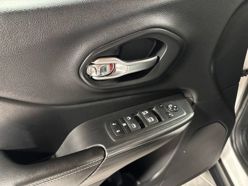 Used 2017 Jeep Cherokee Limited AWD/4WD image 19