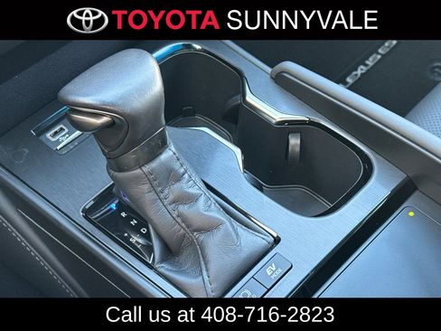 Used 2025 Lexus ES 300h w/ Premium Package FWD image 24