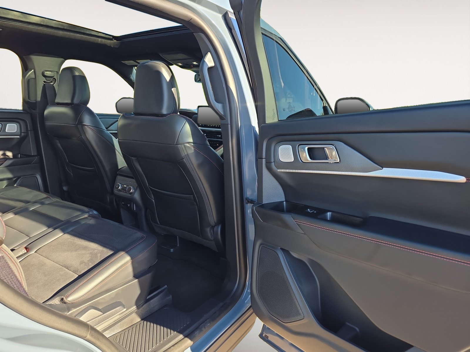 Used 2026 Ford Explorer ST w/ Sun And Sound Package AWD/4WD image 12