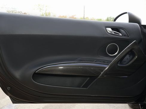 Used 2011 Audi R8 V10 image 21