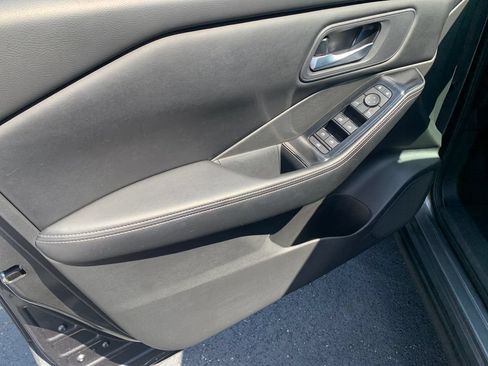 Used 2025 Nissan Rogue SV FWD image 19
