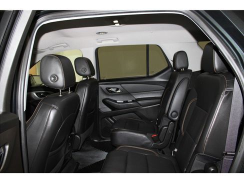 Used 2021 Chevrolet Traverse LT image 12
